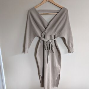 Tan V-neck Sweater Midi Dress size S/M with removable tie belt